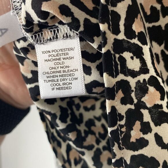 Loft Animal Print Long Sleeve Button Up Blouse Top Size Small - Picture 6 of 8